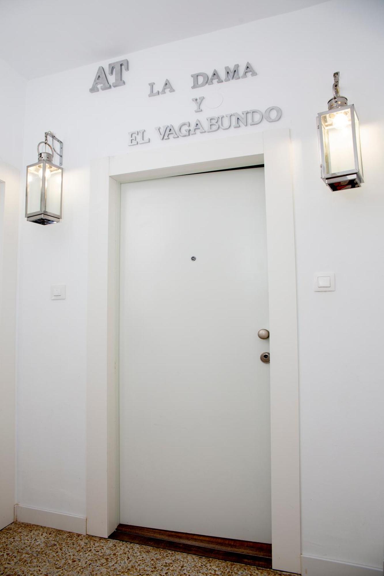 Conil Apartamentos La Dama Y El Vagabundo Conil De La Frontera Luaran gambar